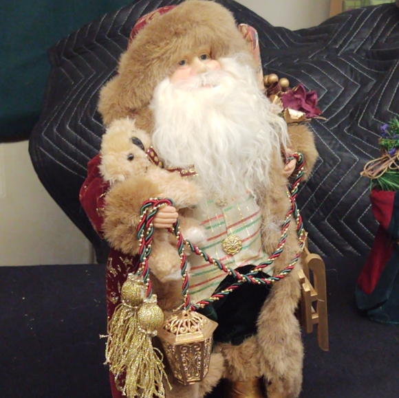 16" Santa - Picture 4 of 7